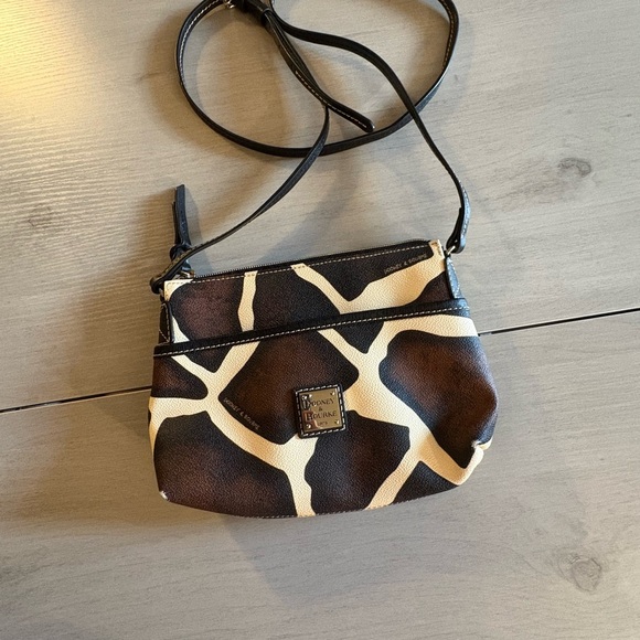 Dooney & Bourke Giraffe Print Crossbody Bag 9"x7" - Picture 1 of 9